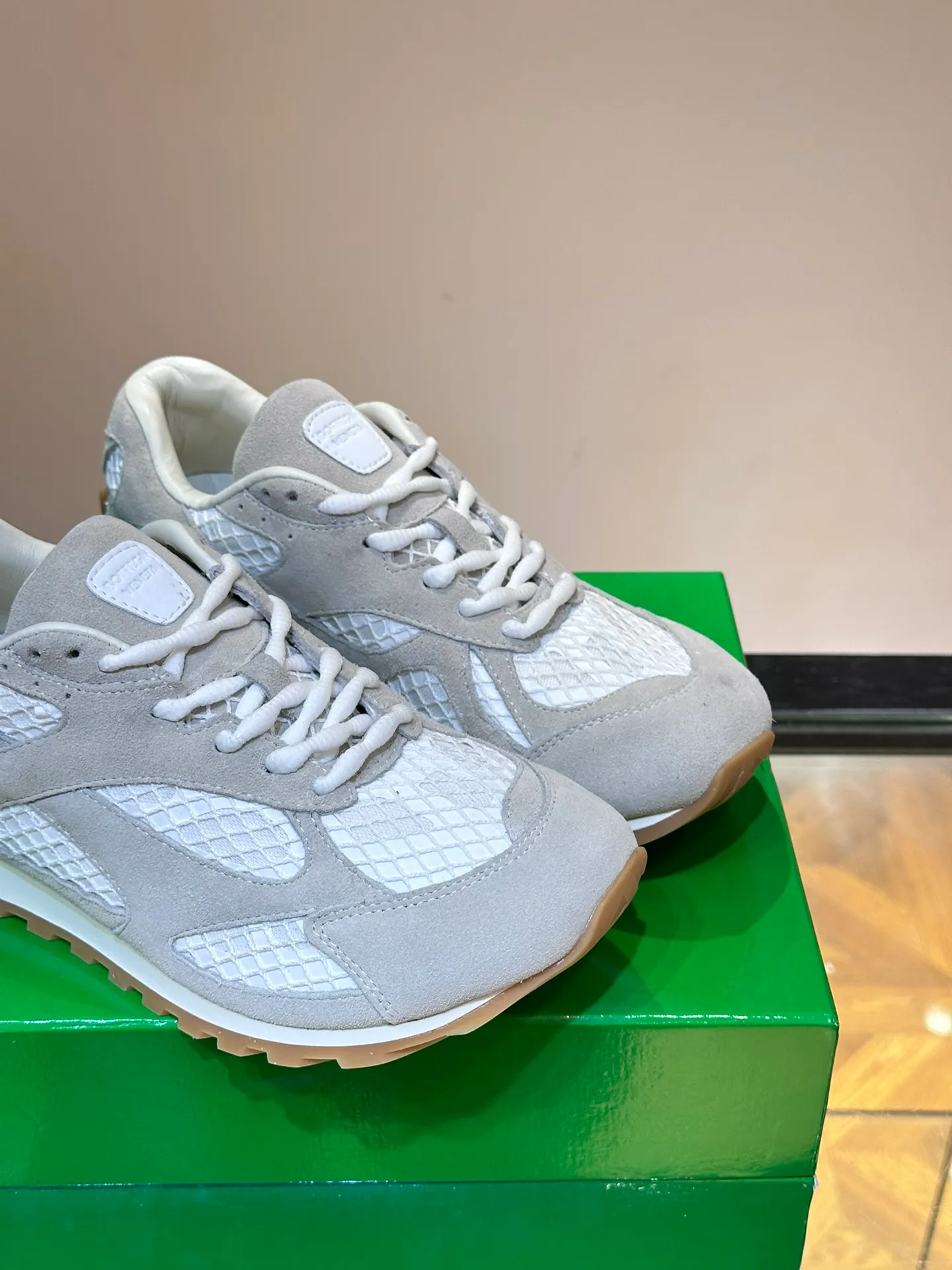 p640 "Bv" new orbit👫 casual sneakers for couples, the retro style of the millennium is so handsome, a super cool fashion item, the most important thing is that it feels incomparably comfortable on the feet, and the design style is also perfect. It will definitely be the one you wear most in daily life, original development, high quality presentation! Size: 35-45 (men’s size 38.45 customized)